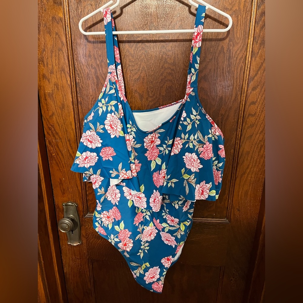 Bloomchic floral swimsuit size 26